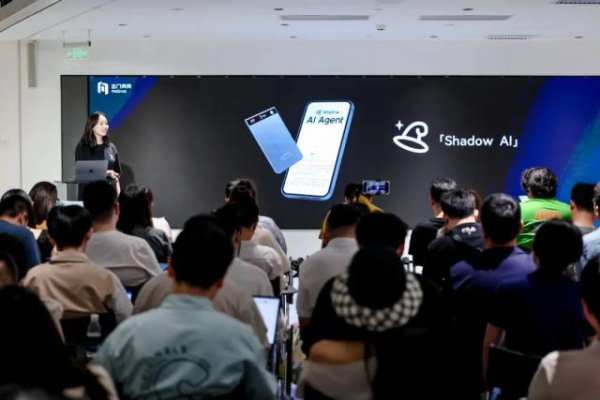 东兴证券 出门问问发了新硬件，AIGC第一股急需新故事